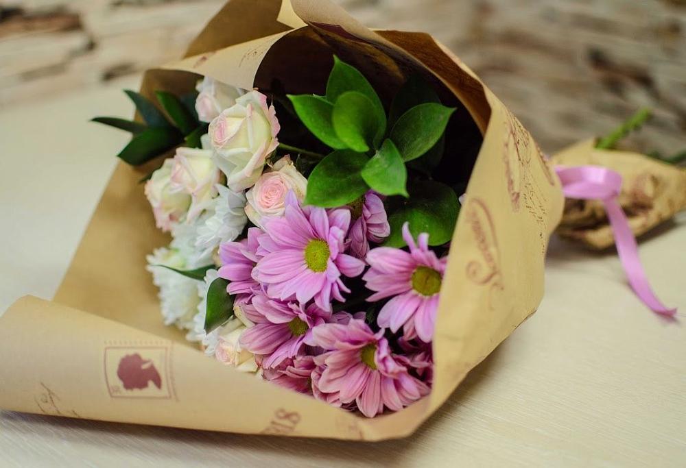 Букет цветов из: Розы и Хризантемы в Ясные Зори