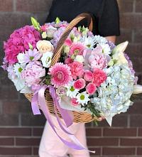 Композиция солнечный день в Ясные Зори Цветочная композиция из Розы, Хризантемы, Пионы и Лизиантусы в корзине в Ясные Зори